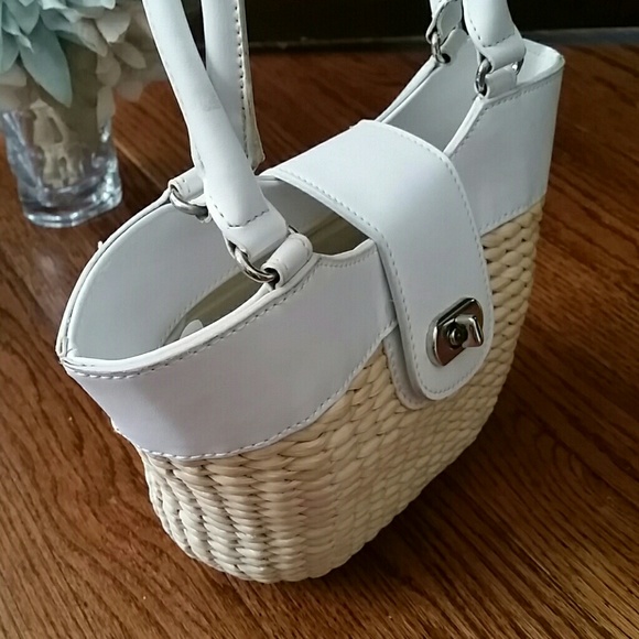 Handbags - On Trend Straw Handbag